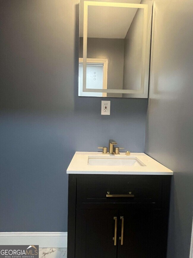 Photo - 738 Prince Pl NW