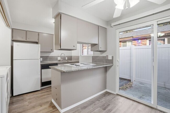 Photo - 1334 W Garland Ave