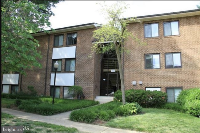 Building Photo - Spacious 2 bed 2 bath condo in Reston! Unit 12B