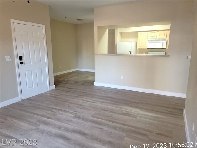 Photo - GORGEOUS 1st FLOOR UNIT IN NW GATED COMMUN... Unidad 1030