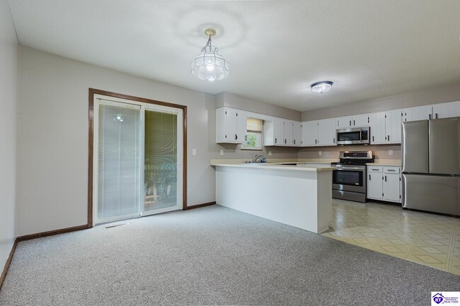 Photo - 1900 Clearview Dr