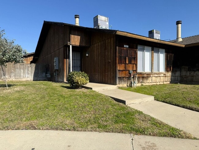 Building Photo - 1445/1447 Madison Ct. Unit 1447madison