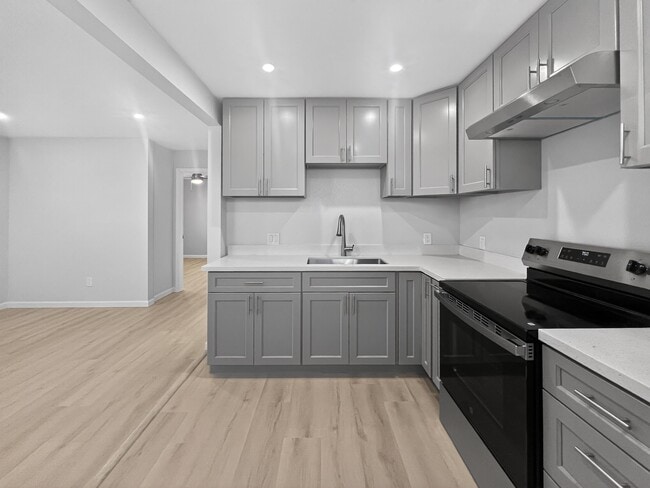 Photo - 409 W 18th St