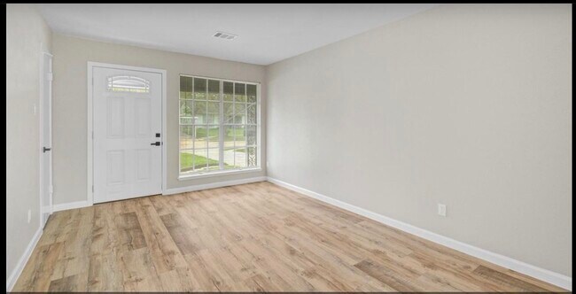 Photo - 10611 Leitrim Way