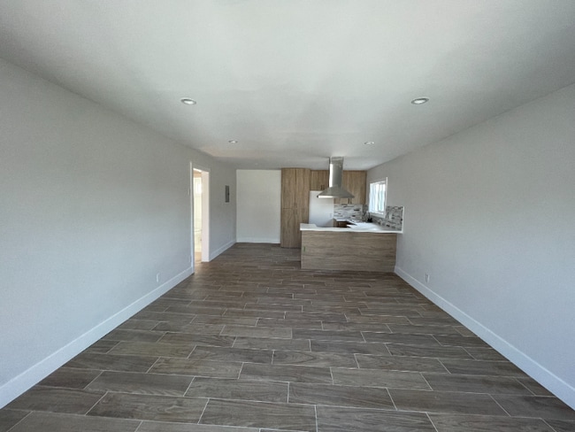 Photo - 7337 Woodley Ave Unidad 8