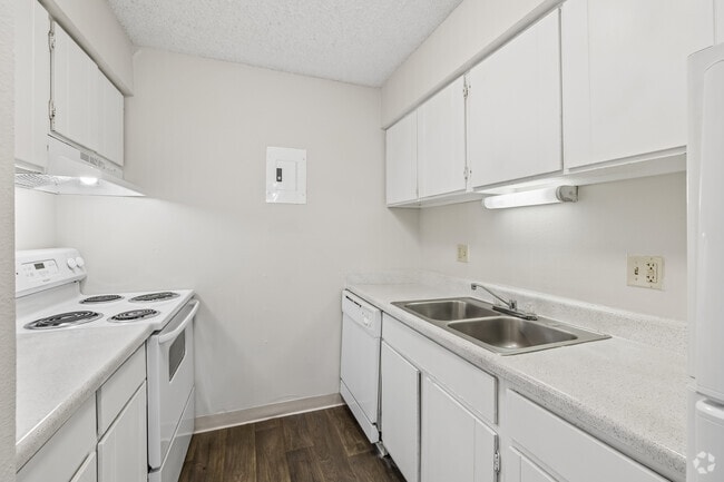 Amethyst 2BR, 1BA - 794SF - Kitchen