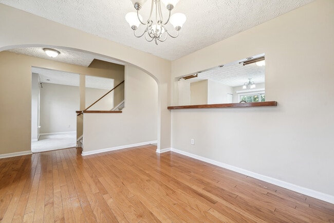 Photo - 2005 Rathie Dr