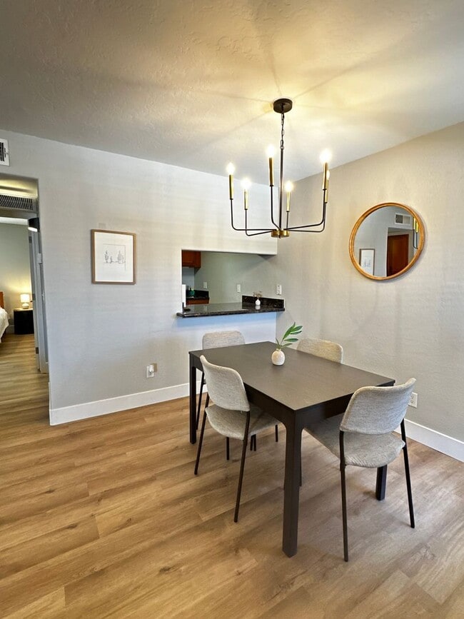 Photo - FULLY FURNISHED 1 BEDROOM 1 BATHROOM CONDO UPDATED HEART OF THE VALLEY