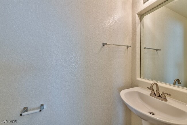 Building Photo - 5009 Ocean Springs Ave Rental