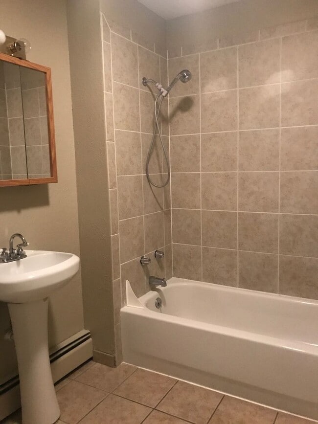 Photo - STUDENTS WELCOME! 2 Bed / 1 Bath Home - Walking Distance to CSU