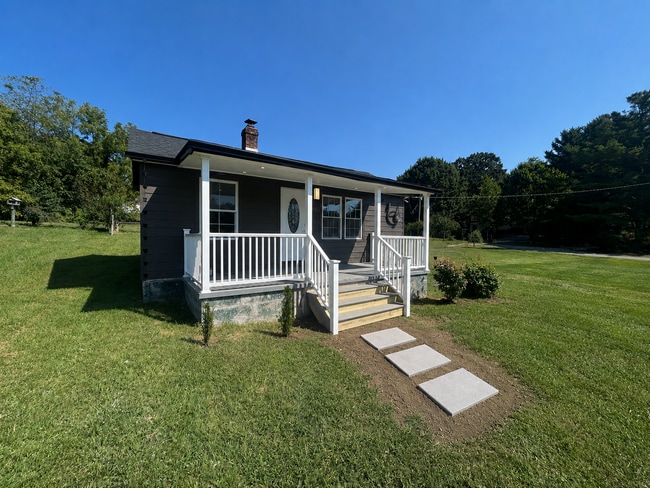 Building Photo - 680 Fralin Alley NE