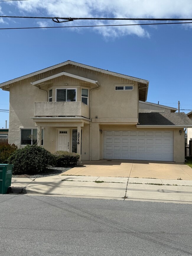 Photo - 2716 Main St