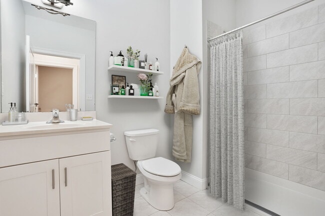 2 BR, 2 BA - BATHROOM