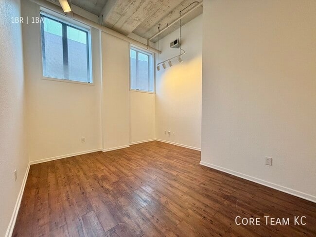 Photo - 320 W 7th St Unit 106