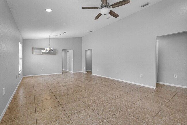 Photo - 520 Southridge Rd