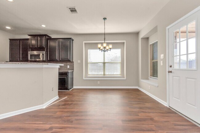 13930 Goodridge Dr