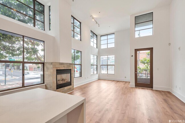 Photo - 700 Illinois St