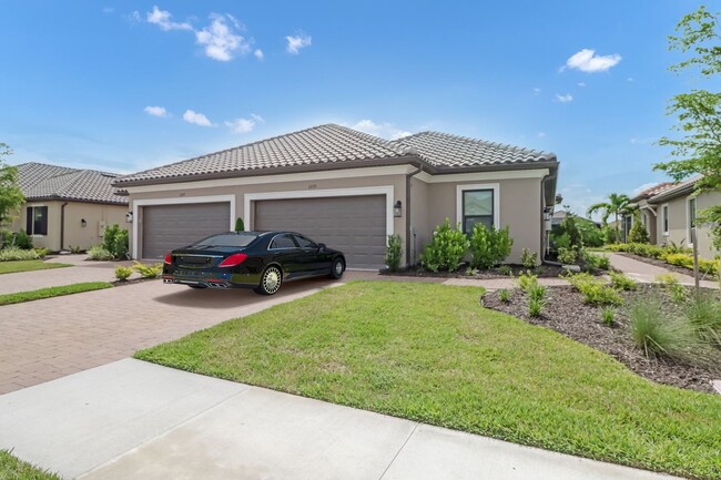 ANNUAL RENTAL - 3 BED + DEN / 2 BATH VILLA... - ANNUAL RENTAL - 3 BED + DEN / 2 BATH VILLA...