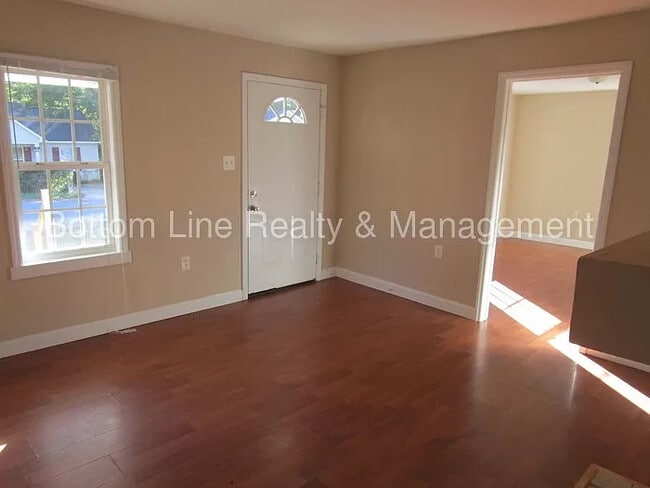 Room in Single Family Home on Plainview Rd