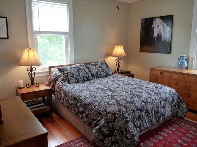 132 Gibbs Ave Unit 2