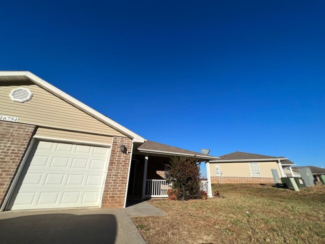 Photo - 16754 Hunters Ridge Ln Townhome