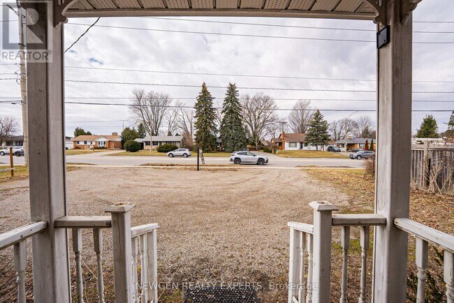 Photo - 280 King George Rd