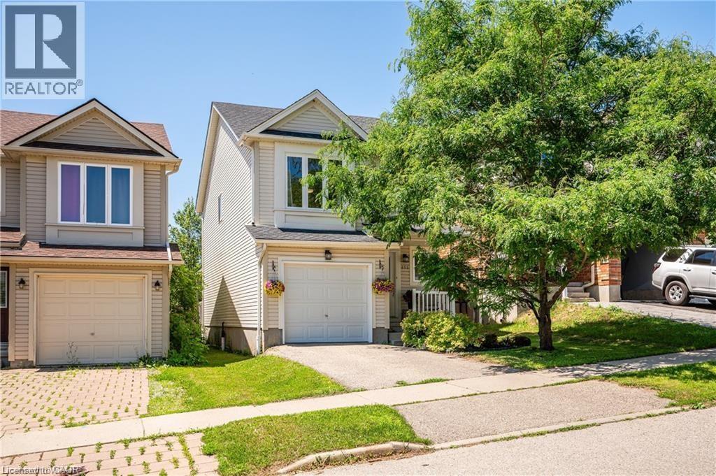 Photo - 653 Royal Fern St