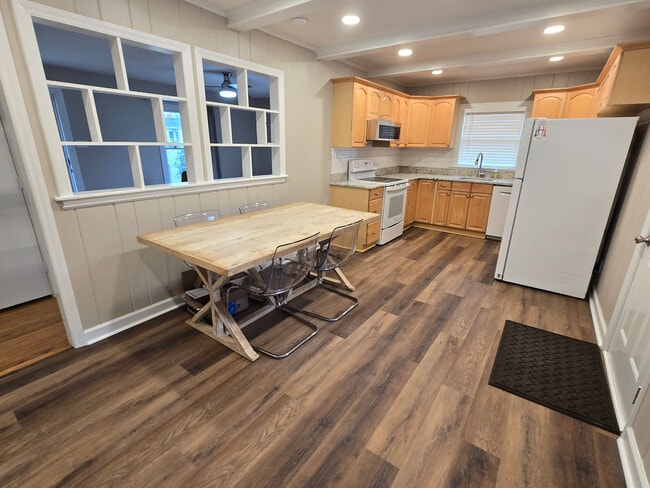 Photo - Room in House on Lucky Ct