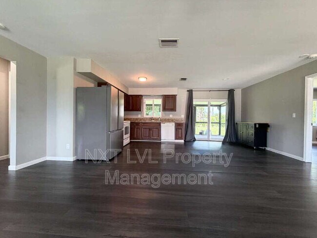 Photo - 205 SE 18th St