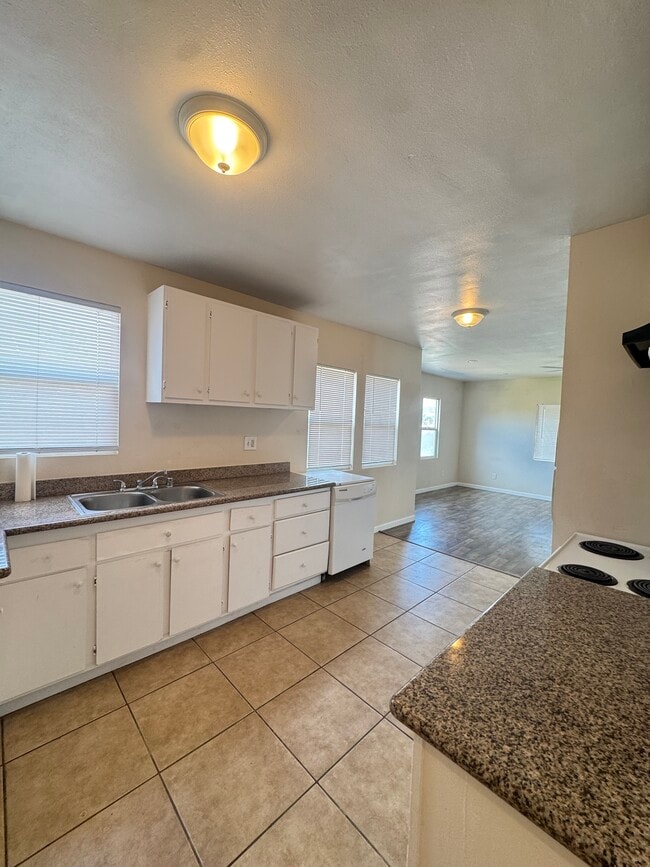 Photo - 611 Sheridan St Unit TOP