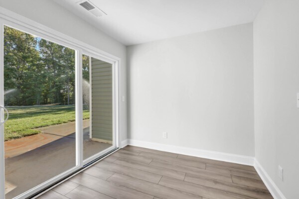 Photo - 204 W Point Dr