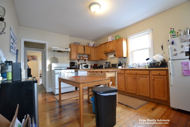 Building Photo - 36 Atkins St