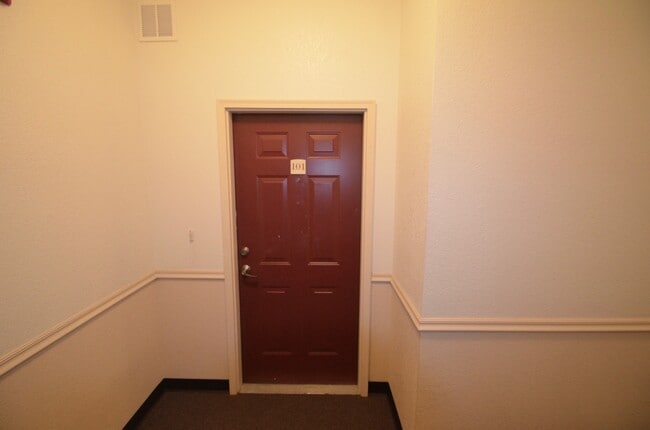 Photo - Spacious Pet Friendly 2bd/2ba Condo with Garage! Unit 4-101