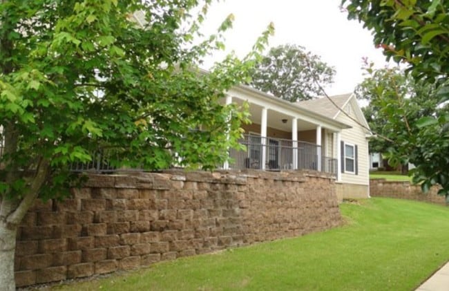 Photo - Hillview Village Apartments