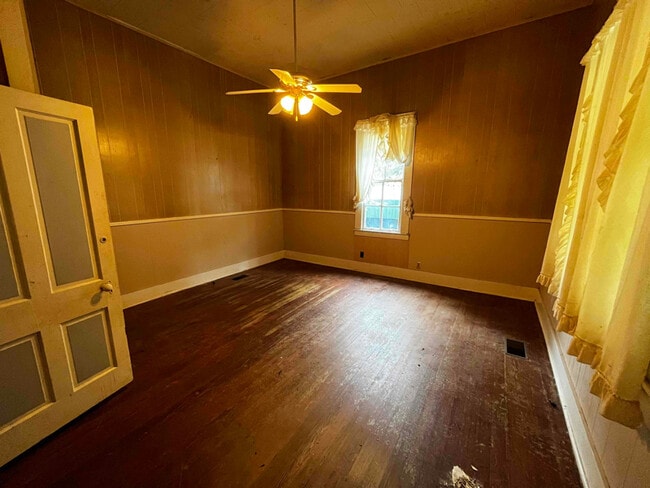 Photo - 530 W New York Ave