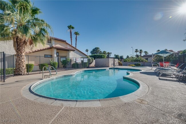 Building Photo - 5242 Dickens Dr