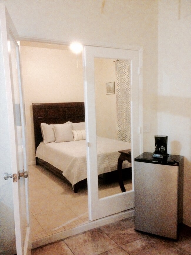 Building Photo - 80543 Key Largo Dr Unit Casita Rental