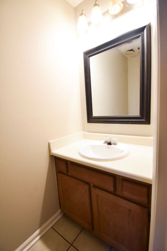 Photo - 2 Bedroom 1.5 Bathroom Townhome- Small Dogs Okay