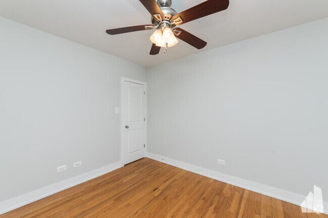 Building Photo - 1 bedroom in Chicago IL 60657 Unit 516-220 Rental