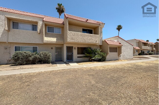 Photo - 3Bed/2Bath Townhouse at 47th Ave/Maryland Ave! Ready for Immediate Move-In! – FENCED-IN YARD!