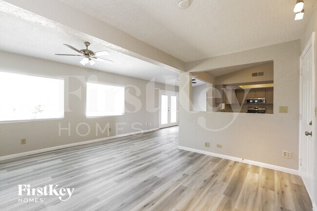 Photo - 246 Denver Way