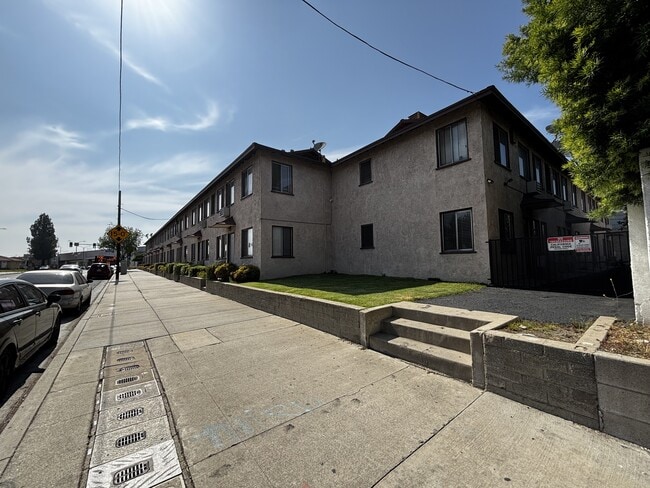 Azusa Metro Apts