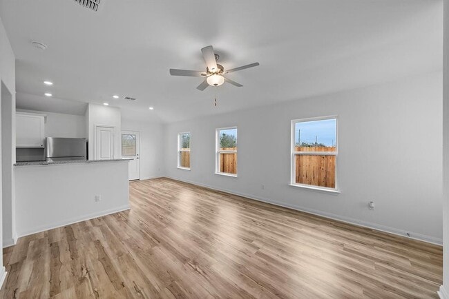 14701 Wahlbergs Wy