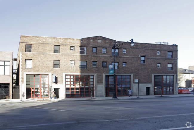 2514- 2518 N Clark St
