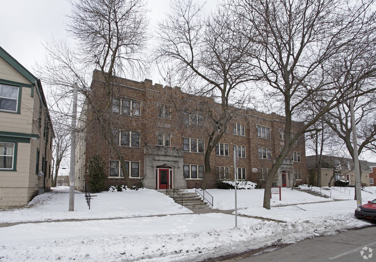 River Court Apartments - River Court Apartments