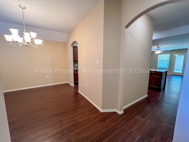 Photo - 420 Ridge Point Dr