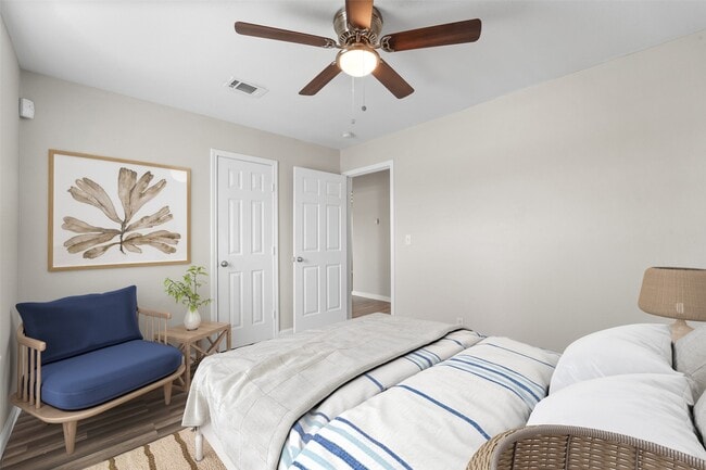 Building Photo - 44422 US-290 BUS Unit 22