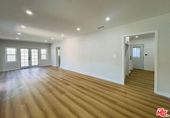 Photo - 14726 Friar St