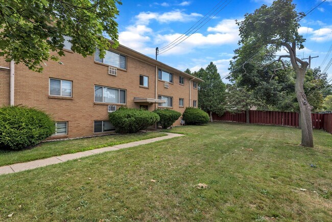 Photo - Old Canton Lane (Hodge Apartments, LLC)