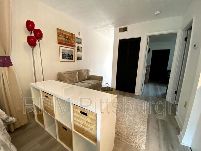 Photo - 3271 Niagara Square